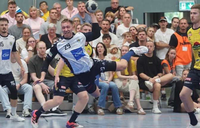 Jan Döll (links) und der SV Kornwestheim  hoffen gegen die Adler wie schon  gegen die Löwen auf ein volles Haus in der Halle Ost.  Foto: Andreas Essig<span class='image-autor'>Andreas Essig</span>
