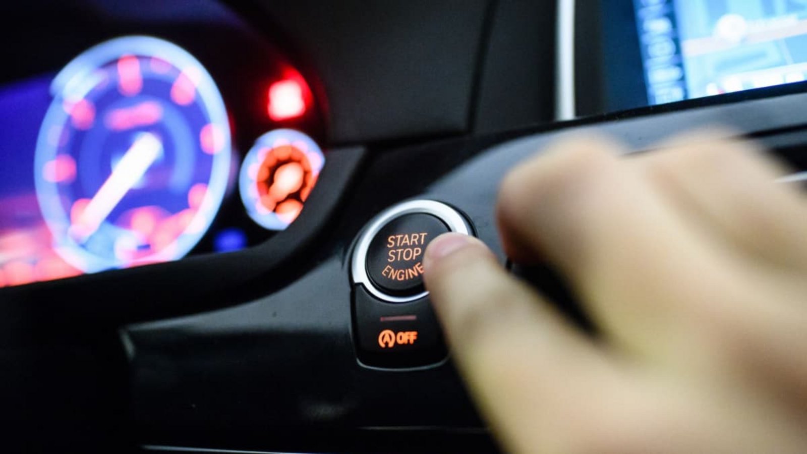 Keyless ist praktisch – leider auch für Kriminelle. Laut ADAC lässt sich bei rund jedem Dritten der getesteten Keyless-Autos das Funksignal verlängern und so der Motor starten (Symbolfoto).Matthias Balk/dpa/dpa-tmn Keyless ist praktisch – leider auch für Kriminelle. Laut ADAC lässt sich bei rund jedem Dritten der getesteten Keyless-Autos das Funksignal verlängern und so der Motor starten (Symbolfoto).Matthias Balk/dpa/dpa-tmn