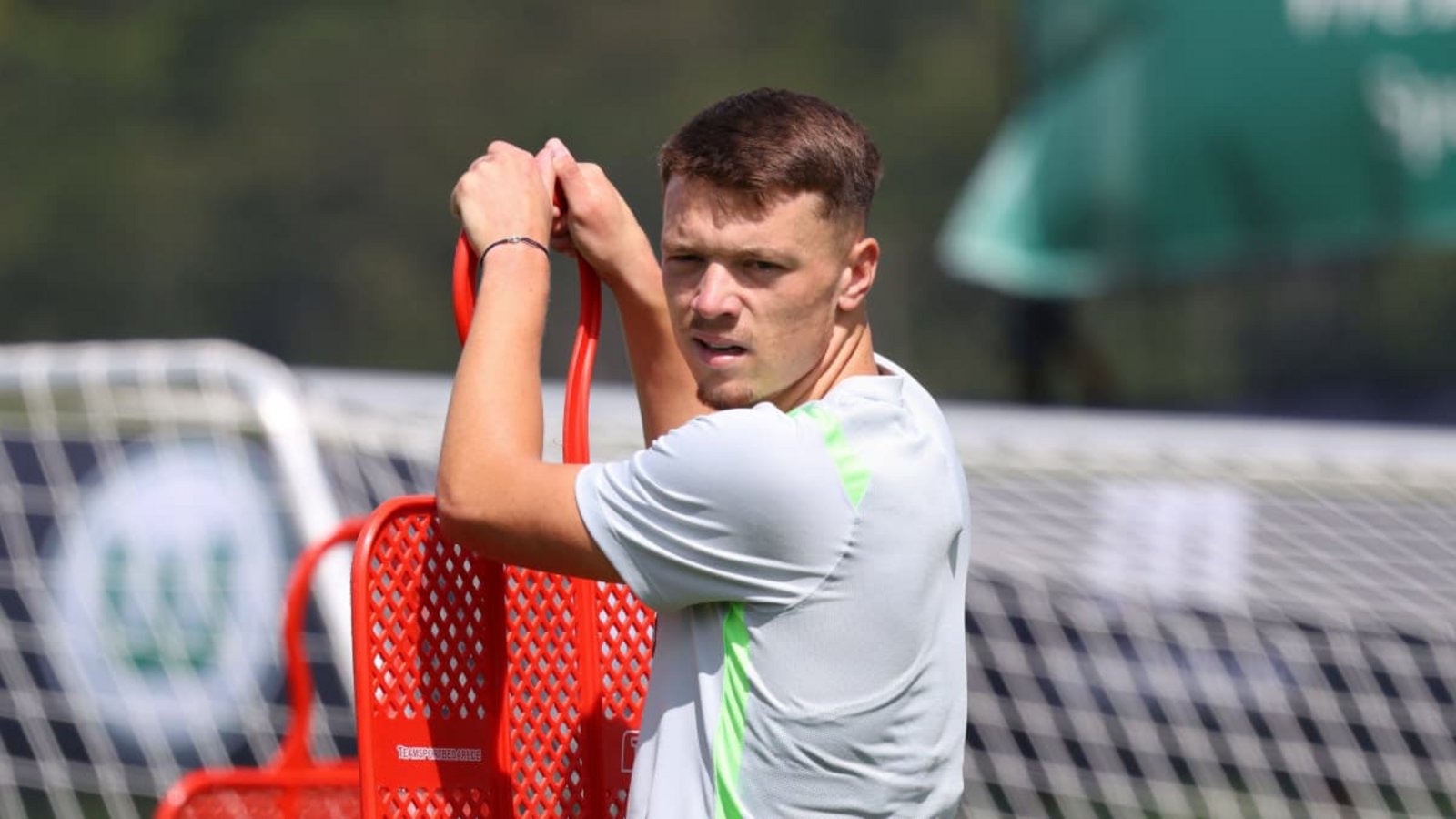 Bringt sich aktuell im Trainingslager des VfL Wolfsburg im Weimarer Land in Thüringen in Form: Mittelstürmer Dzenan Pejcinovic, der Wunschkandidat des VfB.IMAGO/Darius Simka Bringt sich aktuell im Trainingslager des VfL Wolfsburg im Weimarer Land in Thüringen in Form: Mittelstürmer Dzenan Pejcinovic, der Wunschkandidat des VfB.IMAGO/Darius Simka