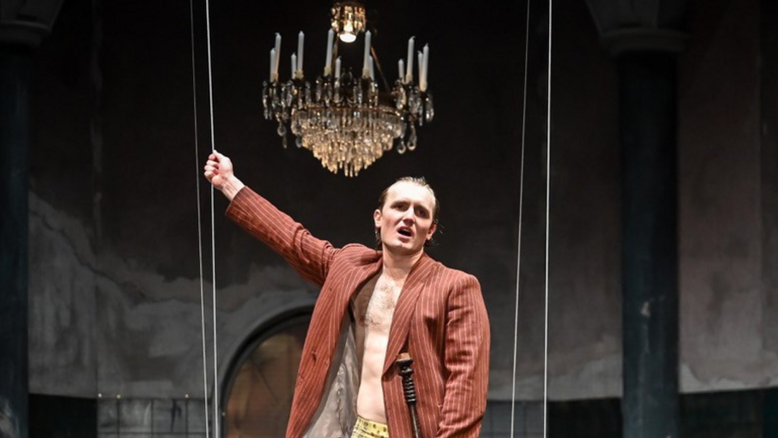 Haefner als Jedermann in „Ein Jedermann“ am Nationaltheater Radu Stanca.  Foto: Dumitru