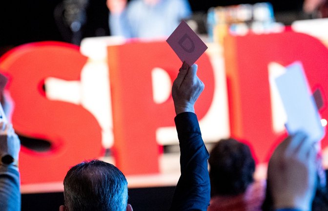 Der Aufstand gegen den Kanzler bleibt beim SPD-Parteitag aus  – zumindest auf der Bühne (Archivbild).<span class='image-autor'>Foto: picture alliance/dpa/Daniel Bockwoldt</span>