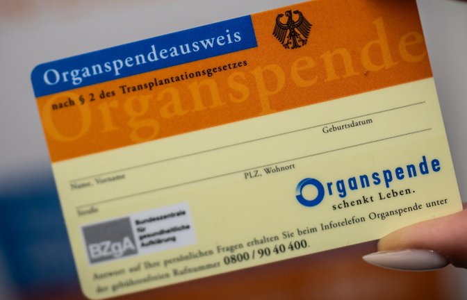 Mehrere Bundesländer setzen sich für ein Widerspruchsrecht bei der Organspende in Deutschland ein. (Symbolbild)<span class='image-autor'>Foto: dpa/Michael Kappeler</span>