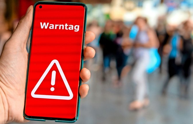 Der Warntag beginnt mit einer Warnmeldung um 11 Uhr. (Symbolbild)<span class='image-autor'>Foto: © Fokussiert - stock.adobe.com /Frank Harms</span>