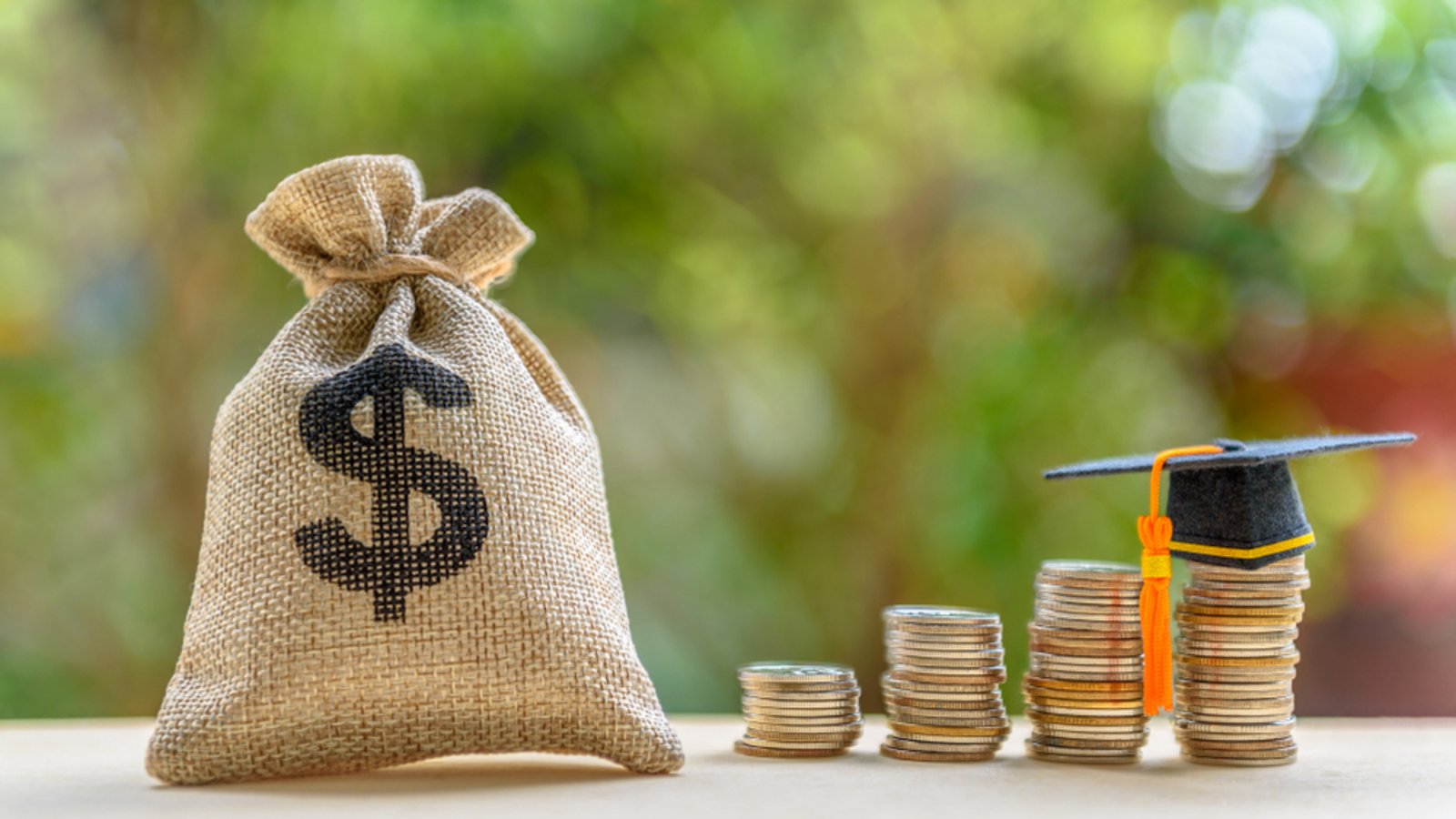 BAföG-Rückzahlung: Wann, wie viel und wer? Alle Infos.Foto: William Potter / Shutterstock