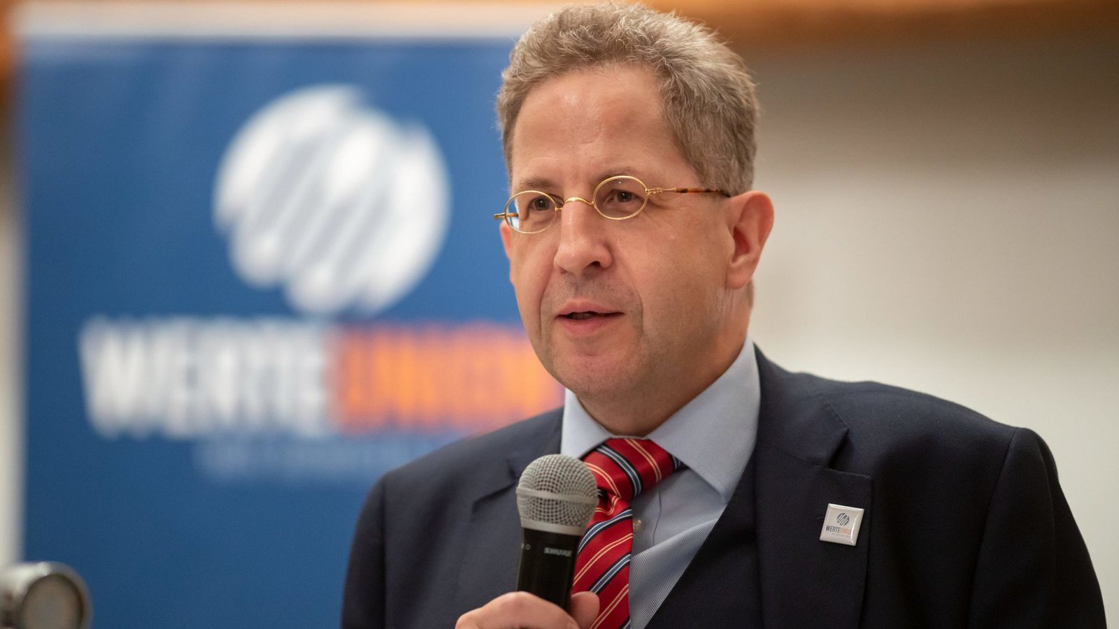 Der umstrittene Politiker Hans-Georg Maaßen soll bei einem Treffen von National-Konservativen in Brüssel auftreten. Doch nach Protesten der Öffentlichkeit ist unsicher, ob die Veranstaltung überhaupt stattfindet.Foto: dpa/Michael Reichel Der umstrittene Politiker Hans-Georg Maaßen soll bei einem Treffen von National-Konservativen in Brüssel auftreten. Doch nach Protesten der Öffentlichkeit ist unsicher, ob die Veranstaltung überhaupt stattfindet.Foto: dpa/Michael Reichel