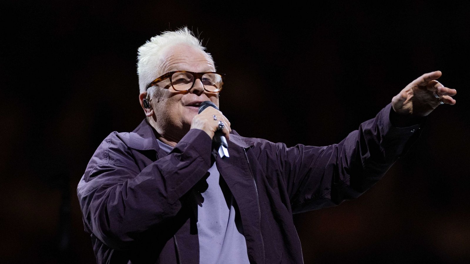 Herbert Grönemeyer wird 70 – und tanzt, singt, plaudert nach wie vor  begeistert auf der Bühne.Foto: Rolf Vennenbernd/dpa
