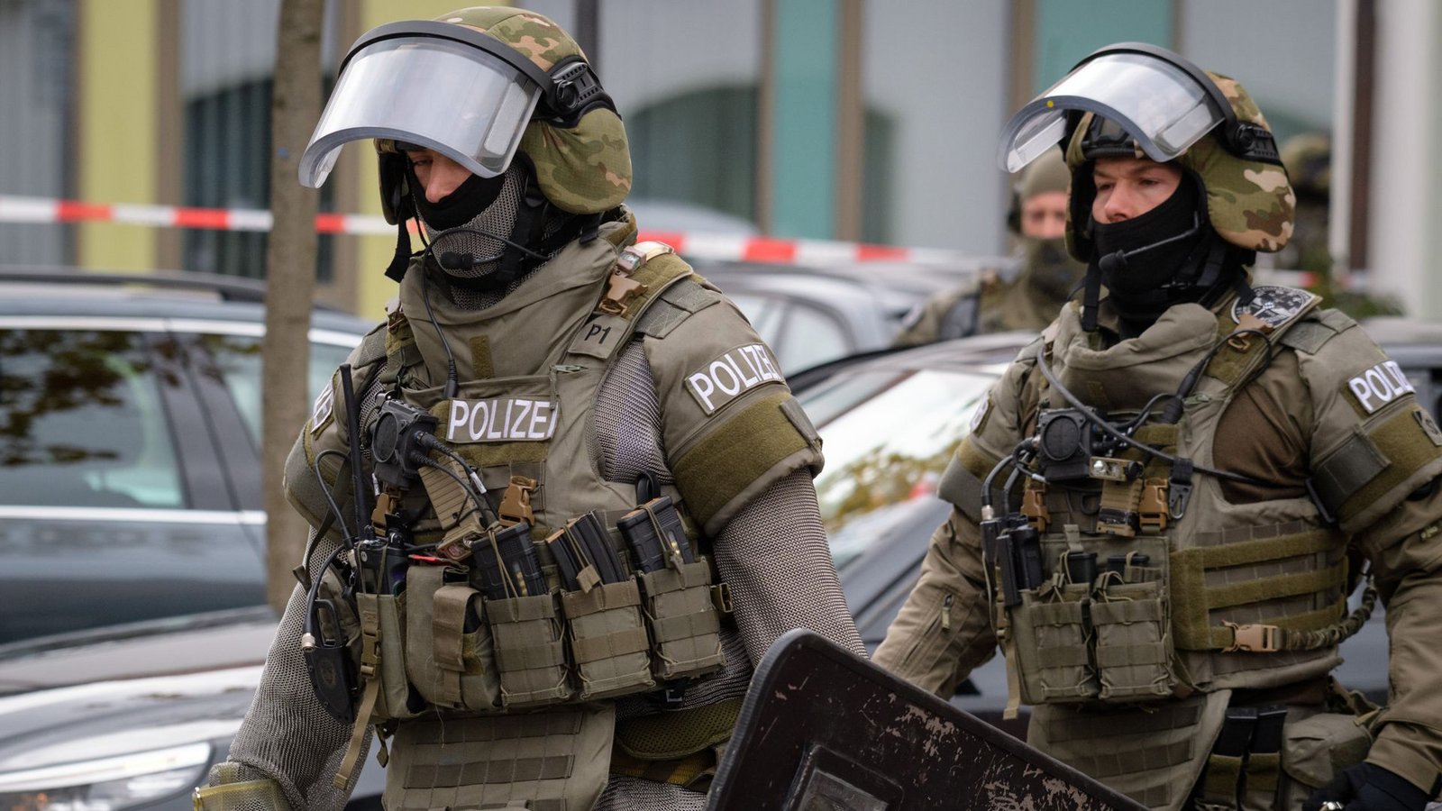 Bei Notrufen spekuliert die Polizei nicht, sondern geht vom Schlimmsten aus (Archivbild).Foto: dpa/Matthias Balk
