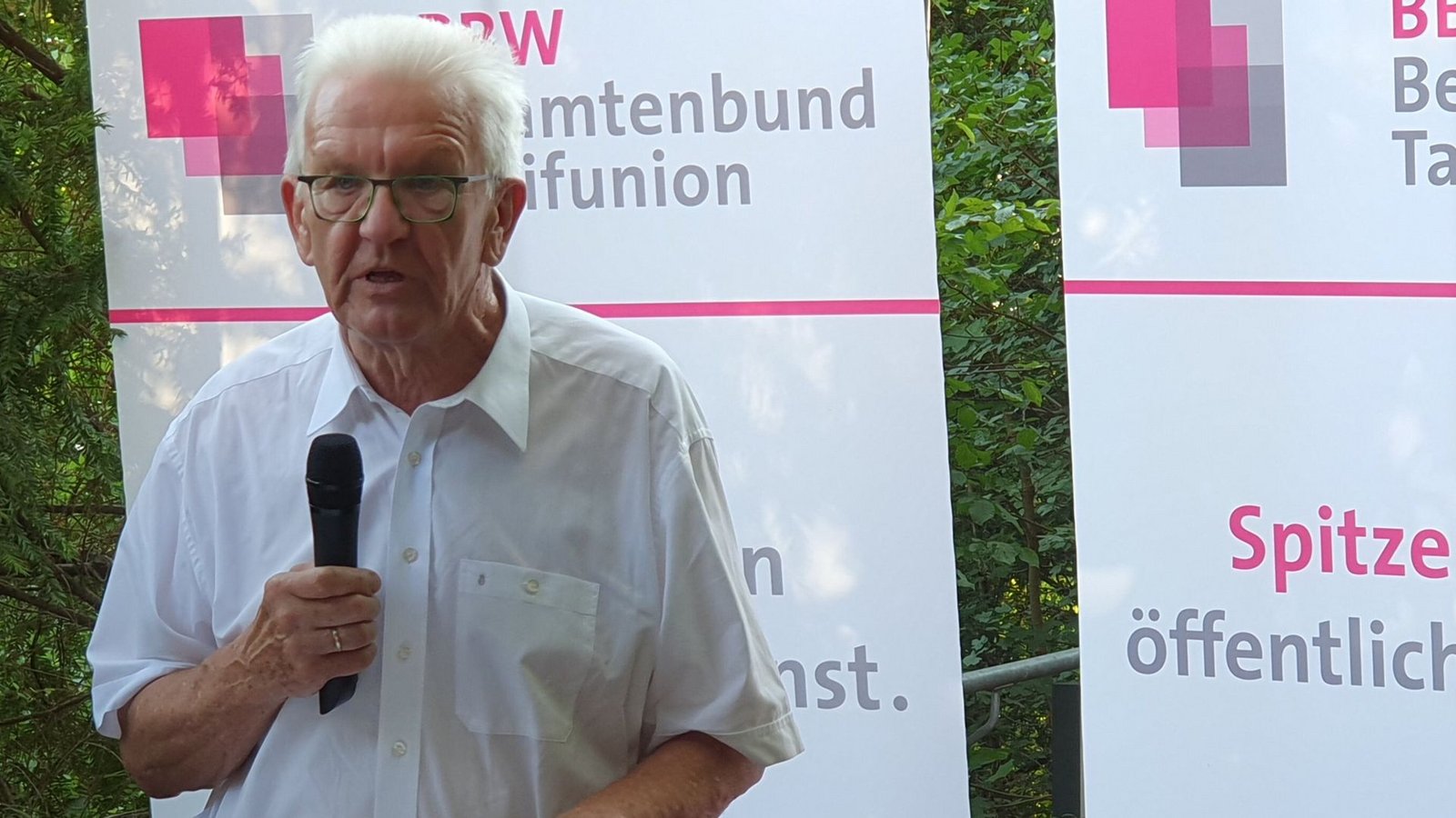 Winfried Kretschmann tritt als Regierungschef letztmalig auf dem Stuttgarter Sommerfest des Beamtenbundes auf.Foto: Schiermeyer Winfried Kretschmann tritt als Regierungschef letztmalig auf dem Stuttgarter Sommerfest des Beamtenbundes auf.Foto: Schiermeyer