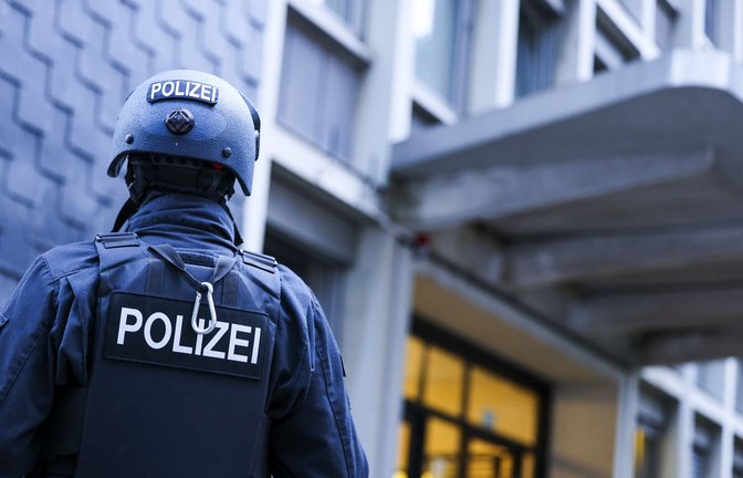 Beamte des SEK verhafteten die drei Terrorverdächtigen. (Symbolbild)<span class='image-autor'>Foto: dpa/Christoph Reichwein</span>