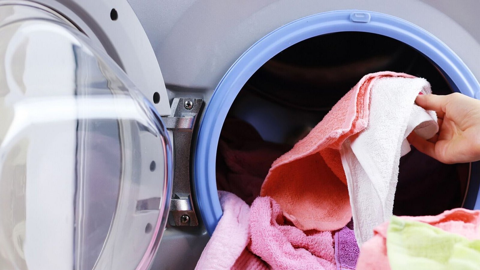 56 Cent kostet einmal trocknen im Wäschetrockner (eine Ladung schranktrocken, 1,4 kWh).Foto: imago images/alexkich 56 Cent kostet einmal trocknen im Wäschetrockner (eine Ladung schranktrocken, 1,4 kWh).Foto: imago images/alexkich