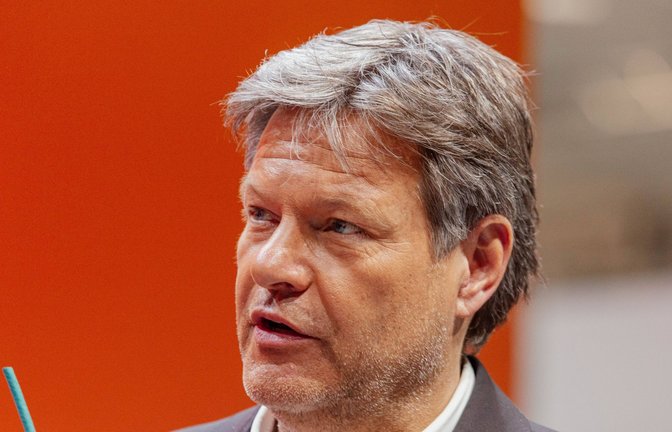 Bundeswirtschaftsminister Robert Habeck (Grüne) veröffentlicht jetzt Videos auf der Plattform Tiktok. (Archivbild)<span class='image-autor'>Foto: IMAGO/Fotostand/IMAGO/Julius Nieweler</span>