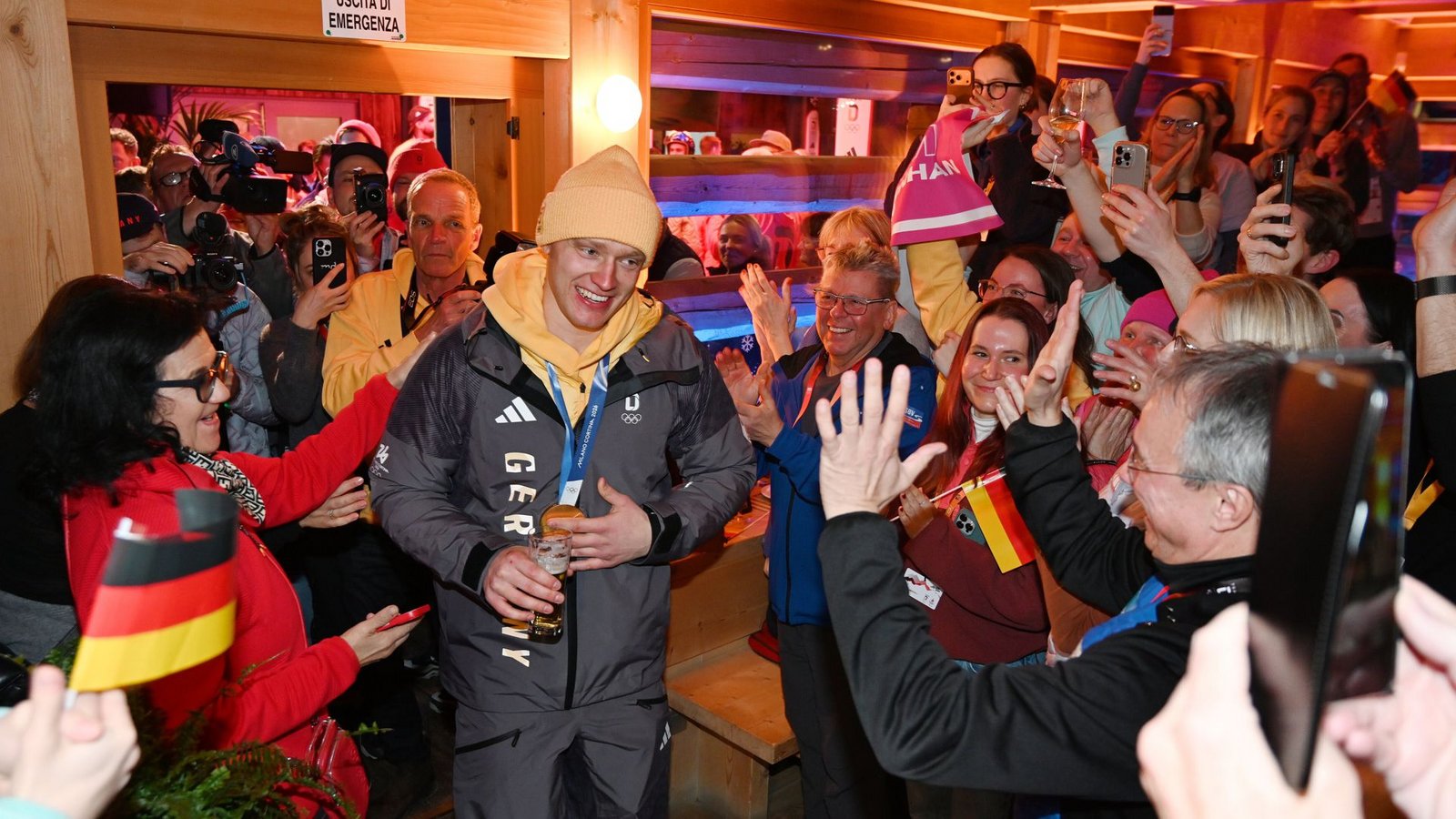 Max Langenhan beim Empfang im Deutschen Haus am Sonntagabend.Foto: picture alliance / picture alliance / Team D Max Langenhan beim Empfang im Deutschen Haus am Sonntagabend.Foto: picture alliance / picture alliance / Team D
