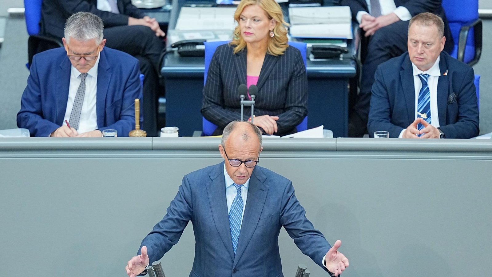 Bundeskanzler Friedrich Merz (CDU) spricht im Plenarsaal im Bundestag bei einer Regierungserklärung.Foto: Michael Kappeler/dpa/Michael Kappeler Bundeskanzler Friedrich Merz (CDU) spricht im Plenarsaal im Bundestag bei einer Regierungserklärung.Foto: Michael Kappeler/dpa/Michael Kappeler