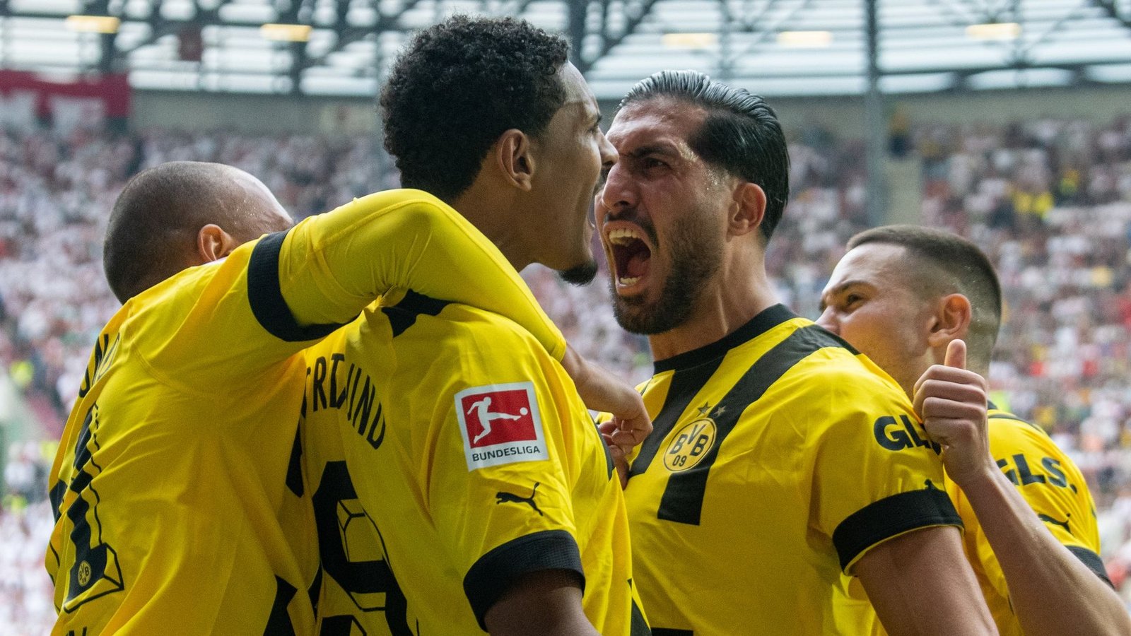 Ob der BVB die Meisterschale entgegen nehmen darf, zeigt sich am 34. Spieltag.Foto: Stefan Puchner/dpa Ob der BVB die Meisterschale entgegen nehmen darf, zeigt sich am 34. Spieltag.Foto: Stefan Puchner/dpa
