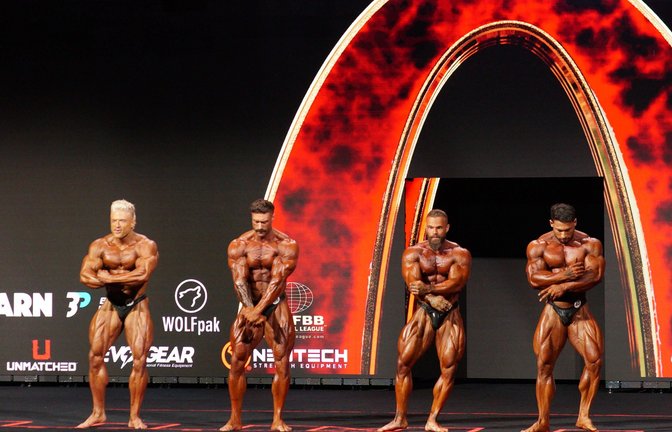 Urs Kalecinski auf der Bühne beim Mr. Olympia 2024.<span class='image-autor'>Foto: IMAGO / ZUMA Press Wire</span>