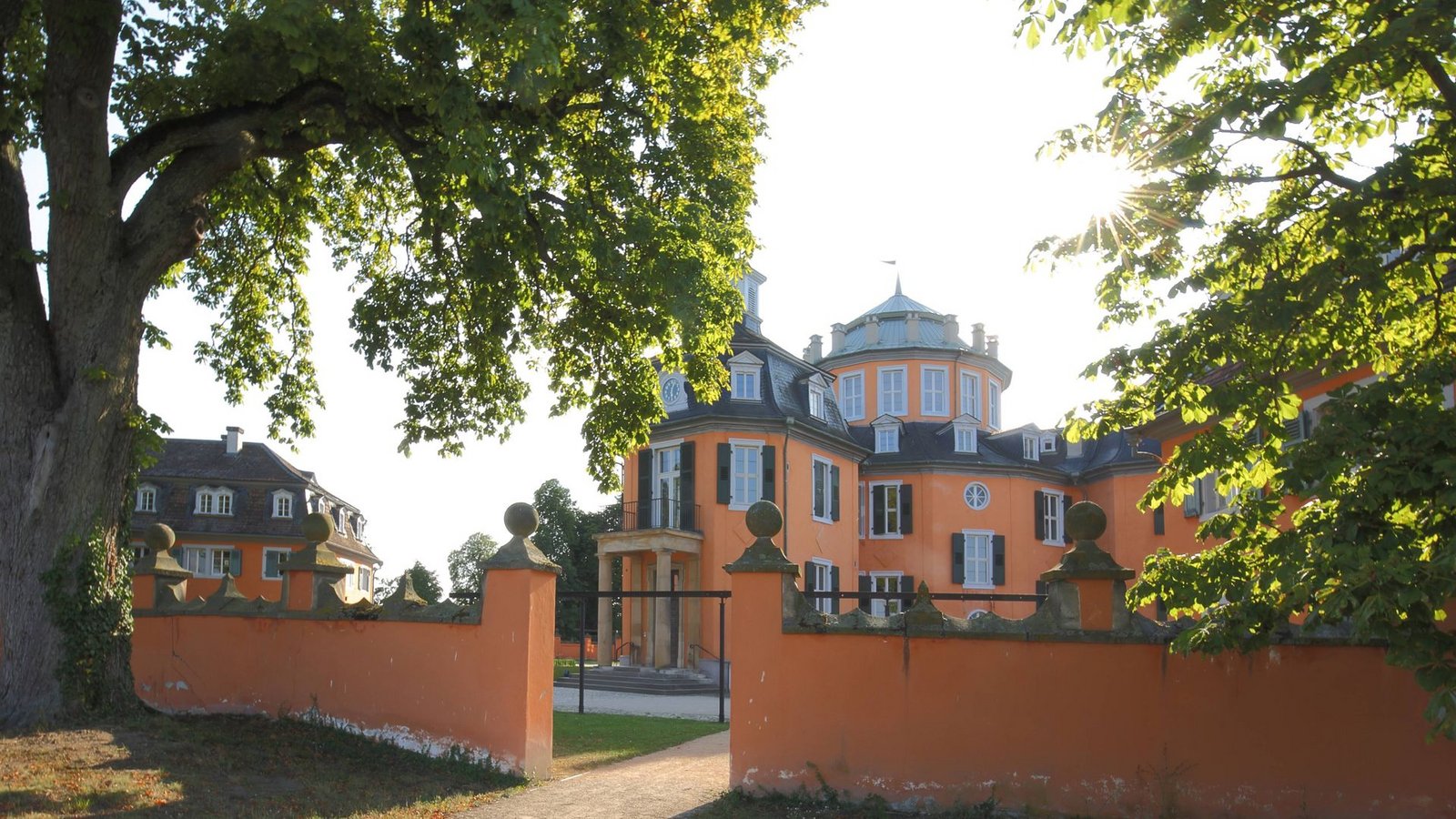 Die Eremitage ist ein im 18. Jahrhundert errichtetes barockes Jagd- und Lustschloss und das bekannteste Gebäude von Waghäusel, dem wärmsten Ort Deutschlands.Foto: //Gerald Abele Die Eremitage ist ein im 18. Jahrhundert errichtetes barockes Jagd- und Lustschloss und das bekannteste Gebäude von Waghäusel, dem wärmsten Ort Deutschlands.Foto: //Gerald Abele