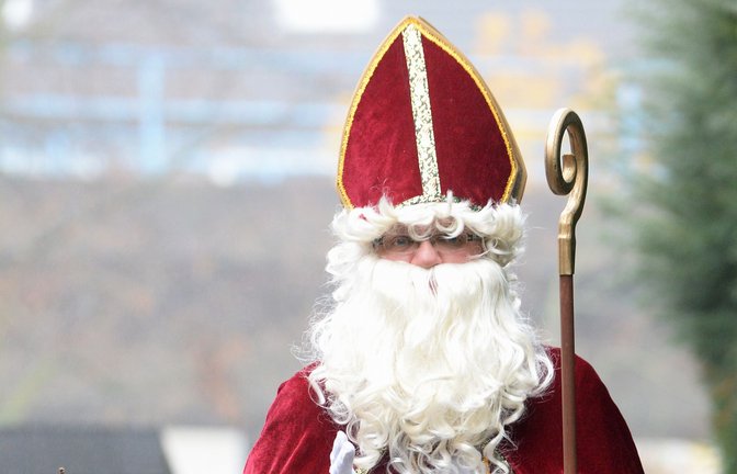 Unbekannte hatten einen Mann im Nikolauskostüm angegriffen. (Symbolbild)<span class='image-autor'>Foto: IMAGO/Funke Foto Services/IMAGO/Stephan Eickershoff</span>