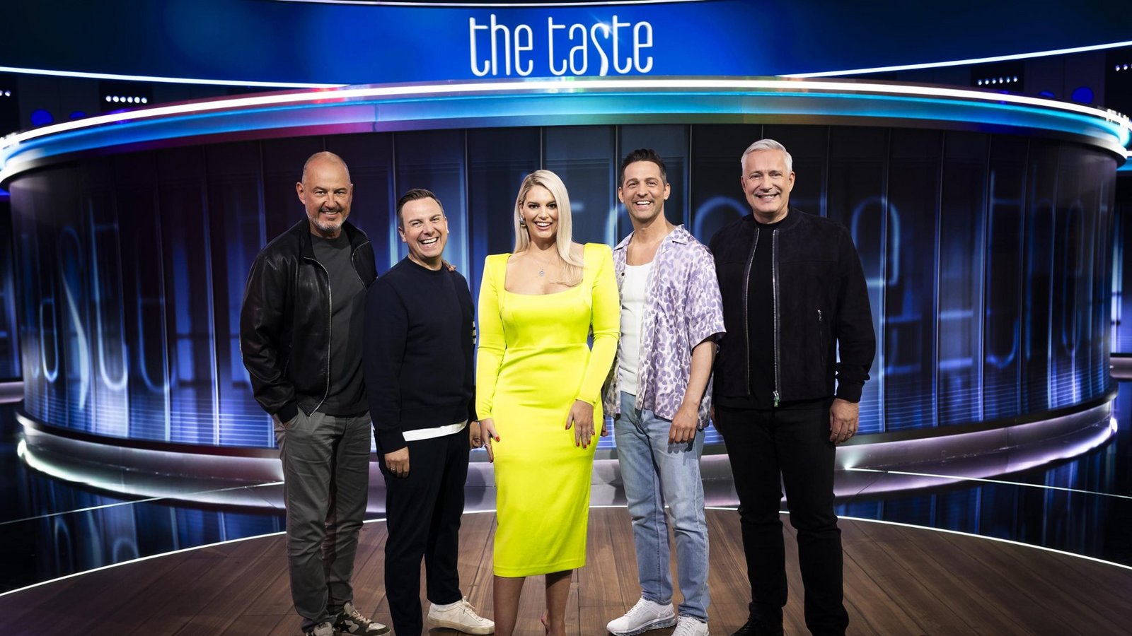 Die The-Taste-Coaches Frank Rosin, Tim Raue, Alexander Kumptner und Alexander Herrmann mit Moderatorin Angelina Kirsch.Foto: SAT.1 / Benedikt Müller Die The-Taste-Coaches Frank Rosin, Tim Raue, Alexander Kumptner und Alexander Herrmann mit Moderatorin Angelina Kirsch.Foto: SAT.1 / Benedikt Müller