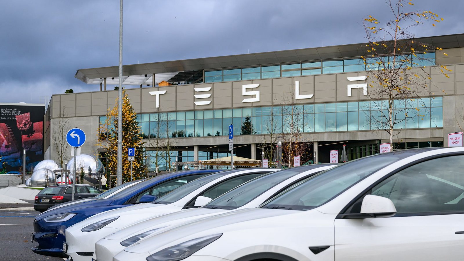 Tesla schaffte im ersten Vierteljahr ein Absatzplus im Vergleich zu einem schwachen Vorjahresquartal. (Archivbild)Foto: Patrick Pleul/dpa