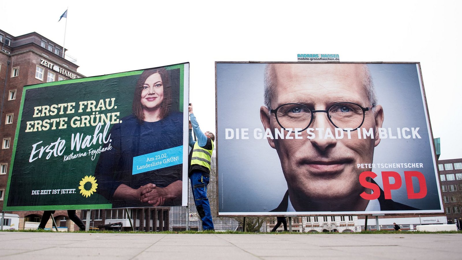 Hamburg ganz im Zeichen der Wahl – hier Wahlplakate in der InnenstadtFoto: dpa/Daniel Bockwoldt