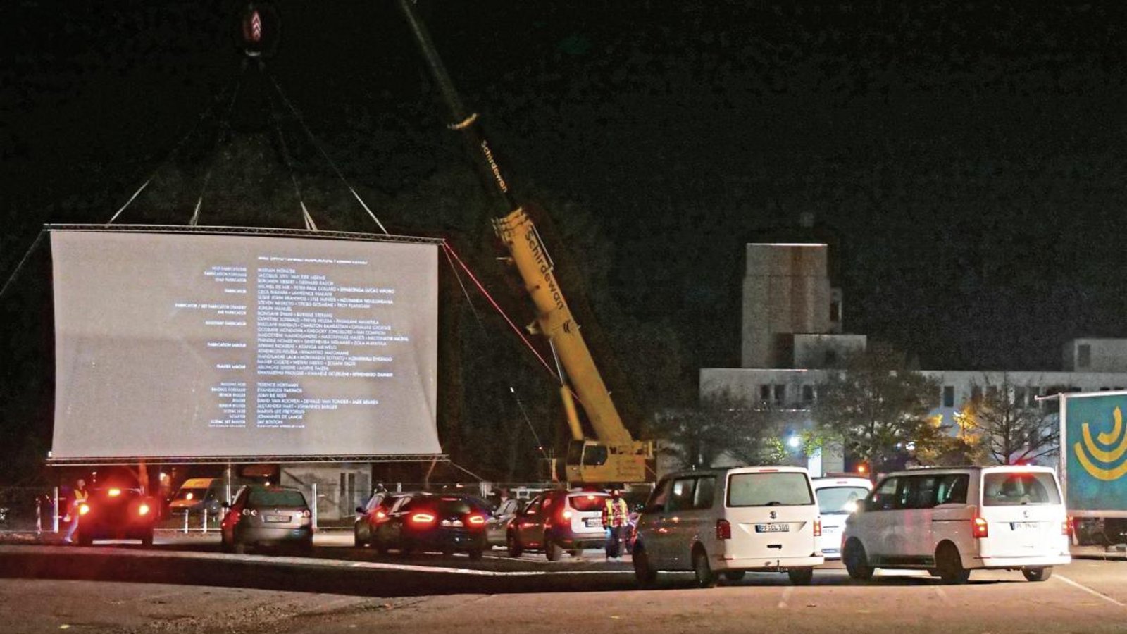 Mit etwa 1000 Besuchern an den drei vergangenen Wochenenden war das frühwinterliche Autokino auf dem Messplatz gut besucht. Foto: Friedrich Mit etwa 1000 Besuchern an den drei vergangenen Wochenenden war das frühwinterliche Autokino auf dem Messplatz gut besucht. Foto: Friedrich