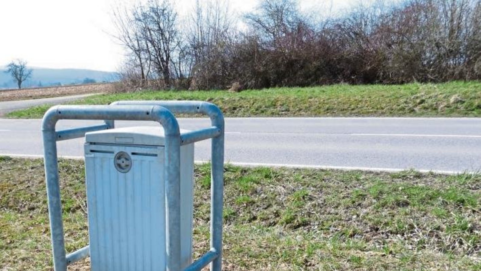 Starker Schutz für schwache Verteilerkästen. Gesehen in Aurich.  Foto: Rücker