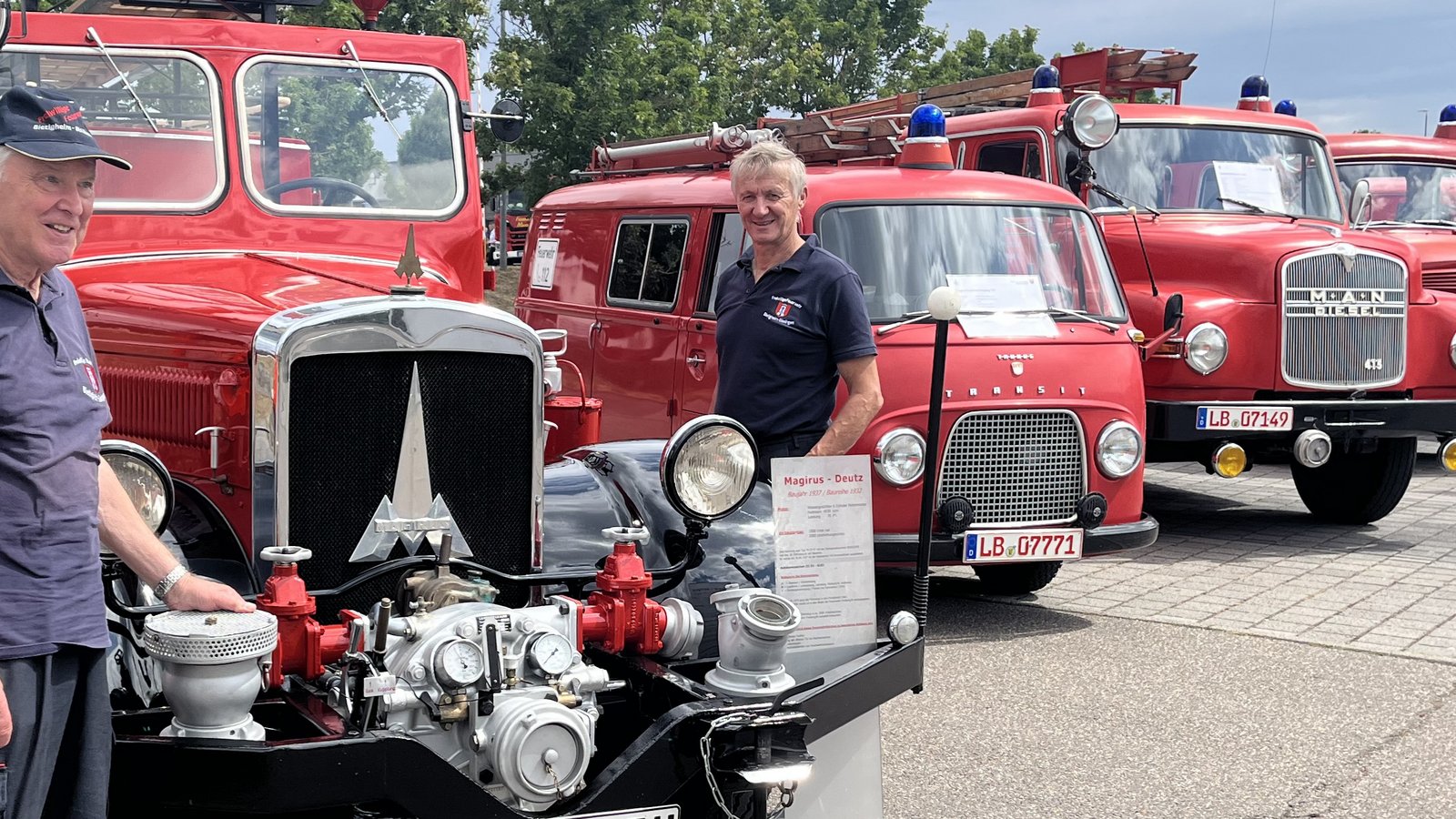 Ein Menge Fahrzeuge gibt es bei der historischen Meile bei der Jubiläumsfeier der Feuerwehr in Sersheim zu sehen. Fotos: Glemser Ein Menge Fahrzeuge gibt es bei der historischen Meile bei der Jubiläumsfeier der Feuerwehr in Sersheim zu sehen. Fotos: Glemser