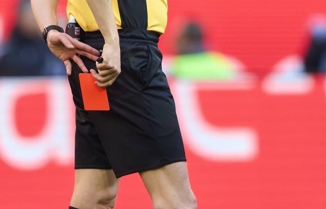 Die vergangene Saison im Fußballbezirk Stuttgart/Böblingen verzeichnet einen unrühmlichen Wert: 203-mal mussten die Unparteiischen die rote Karte zücken.<span class='image-autor'>IMAGO/ActionPictures</span>