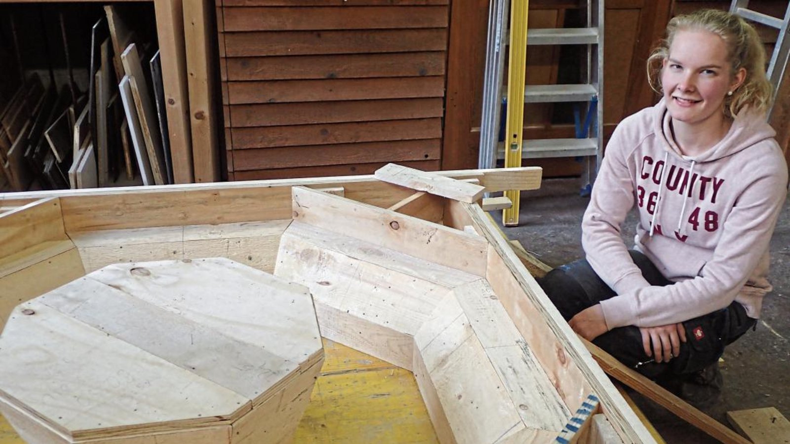 Bei der Erstellung komplexer Schalungen für den Betonbau ist höchste Präzision angesagt – die Bundessiegerin Jule Janson aus Mühlacker hat’s drauf. Foto: p Bei der Erstellung komplexer Schalungen für den Betonbau ist höchste Präzision angesagt – die Bundessiegerin Jule Janson aus Mühlacker hat’s drauf. Foto: p