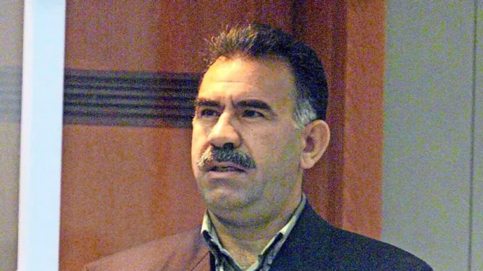 Archivfoto des früheren PKK-Führers Öcalan aus dem Jahr 1999, als er in der Türkei vor Gericht stand.dpa/epa Stf