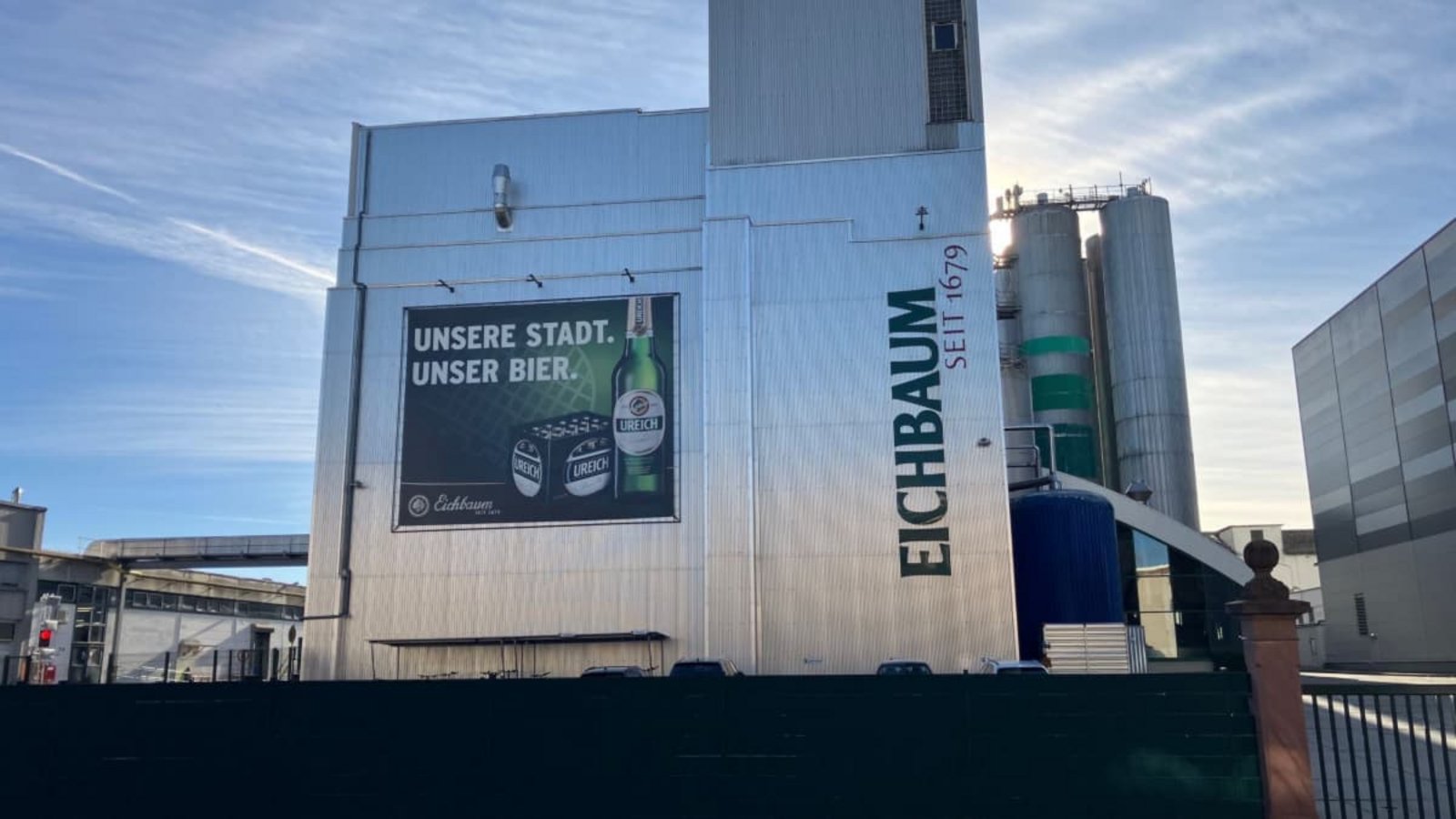 Außenansicht der Privatbrauerei Eichbaum. Das Getränkeunternehmen wurde nach eigenen Angaben 1679 gegründet und stellt neben Bier auch Limoaden und Spirituosen her.Wolfgang Jung/dpa Außenansicht der Privatbrauerei Eichbaum. Das Getränkeunternehmen wurde nach eigenen Angaben 1679 gegründet und stellt neben Bier auch Limoaden und Spirituosen her.Wolfgang Jung/dpa