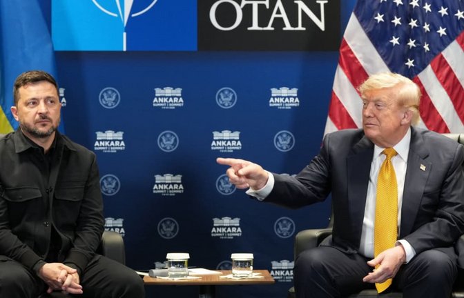US-Präsident Donald Trump trifft sich am Rande des NATO-Gipfels mit dem ukrainischen Präsidenten Wolodymyr Selenskyj.<span class='image-autor'>Alex Brandon/AP/dpa</span>
