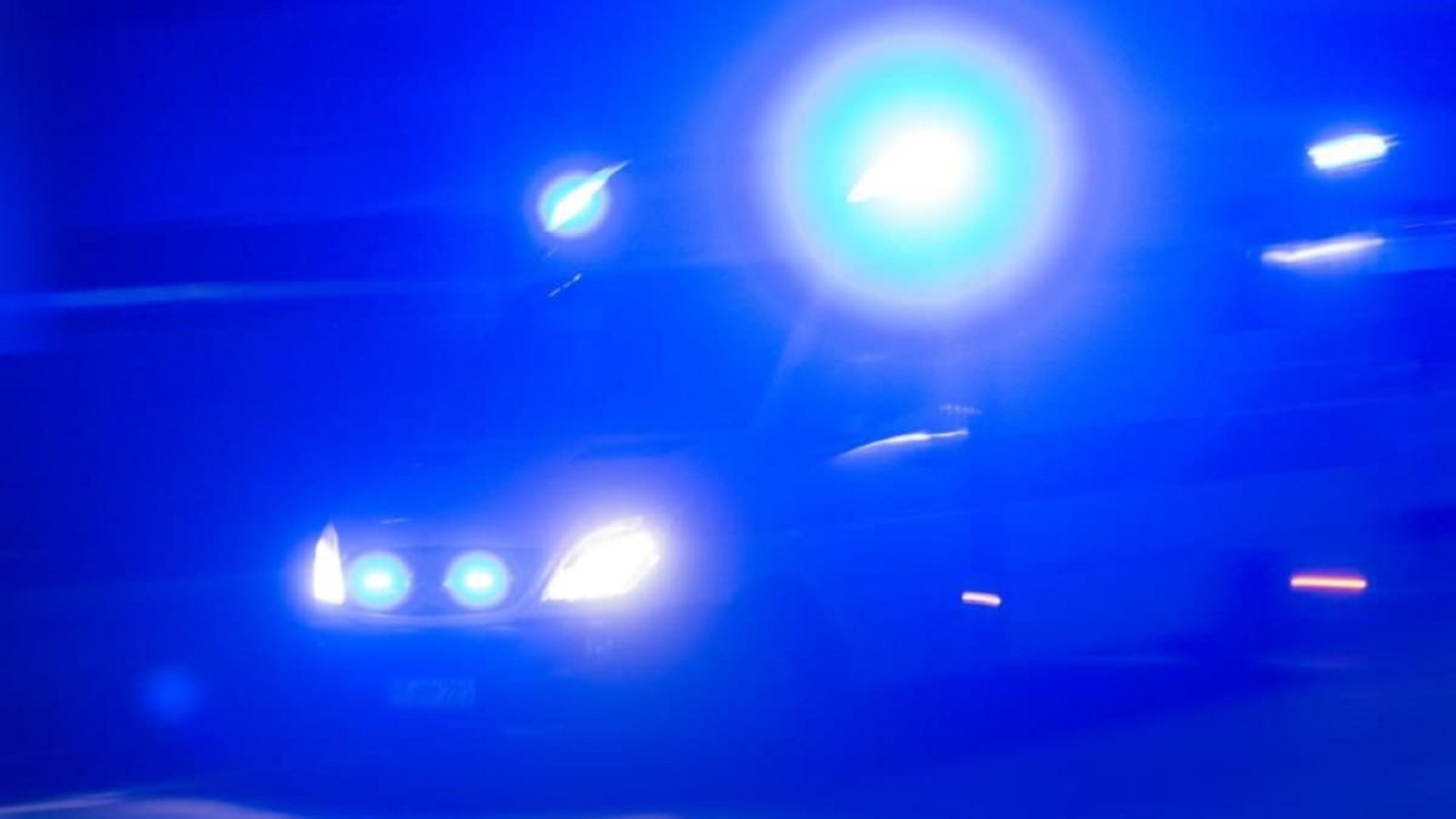 Ein Senior ist in Balingen-Engstlatt bei Arbeiten an einem Fenster in eine Notlage geraten. Erst nach rund drei Stunden wurde der 87-Jährige entdeckt und befreit. (Symbolfoto)Patrick Seeger/dpa Ein Senior ist in Balingen-Engstlatt bei Arbeiten an einem Fenster in eine Notlage geraten. Erst nach rund drei Stunden wurde der 87-Jährige entdeckt und befreit. (Symbolfoto)Patrick Seeger/dpa