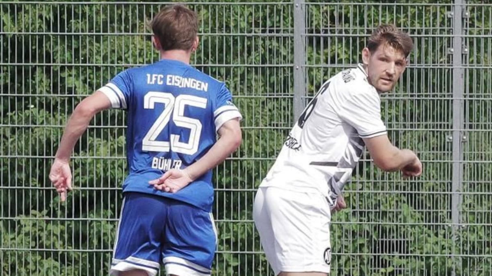 Michael Höschele (rechts) glänzte für den ASV Botnang in ungewohnter Rolle.Günter Bergmann Michael Höschele (rechts) glänzte für den ASV Botnang in ungewohnter Rolle.Günter Bergmann