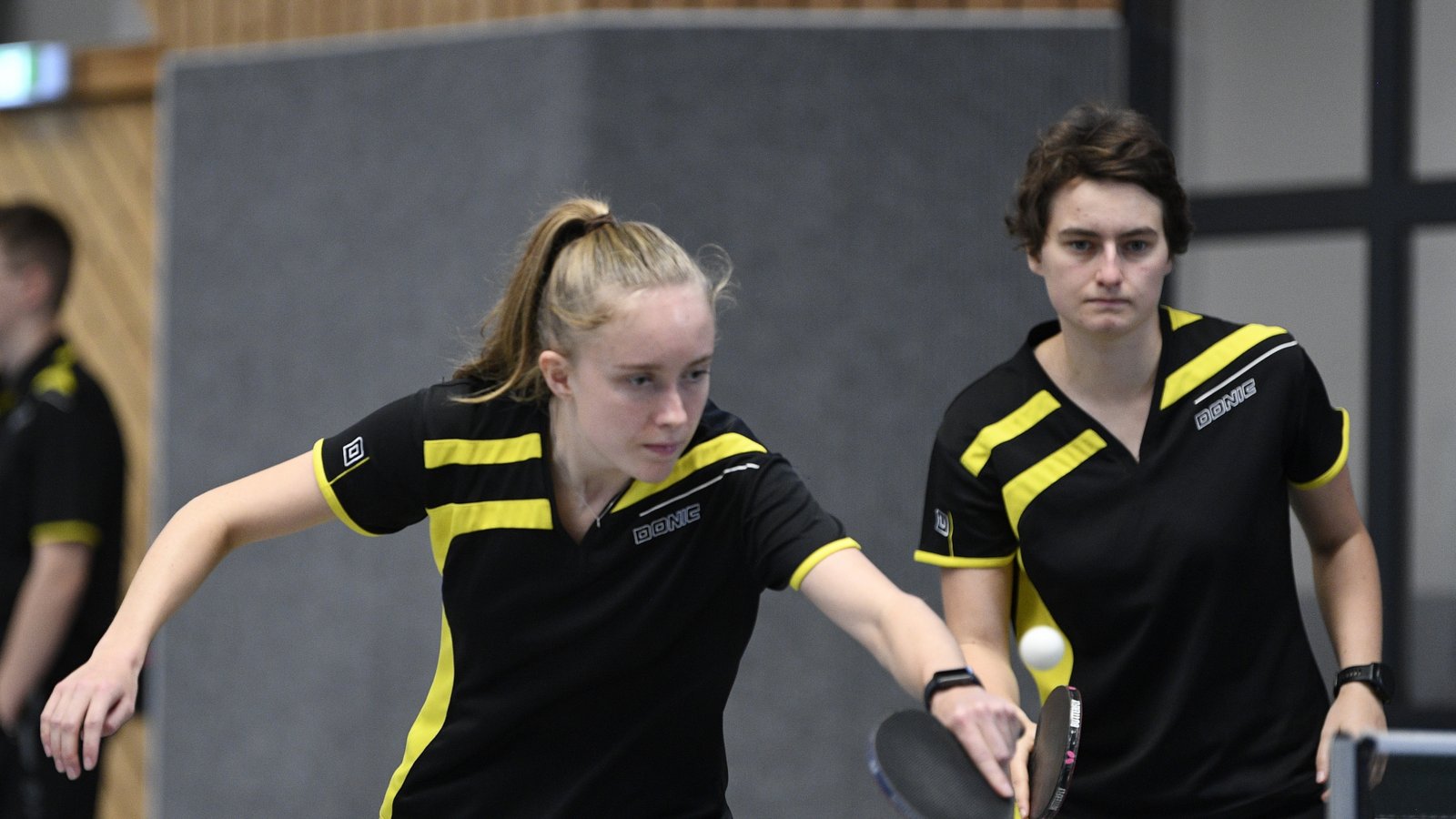 Lea Ruof (links) und Annalena Gagsch zeigen mit dem TSV Oberriexingen im Spitzenspiel eine überzeugende Leistung. Foto: Leitner