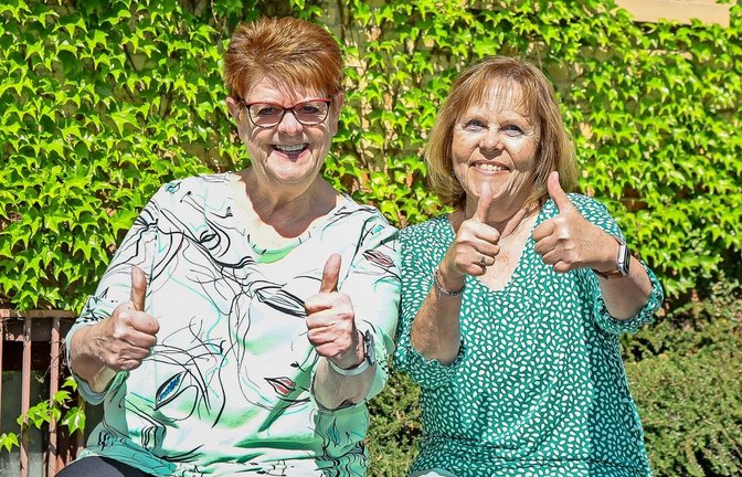 Brigitte Bregler (links) und Ilse Riedl aus dem Vorstand des Asperger Vereins Schwaben-Bühne sind zufrieden mit den Entwicklungen. Der Verein hat künftig zwei feste Spielstätten.  <span class='image-autor'>Foto: Bürkle</span>