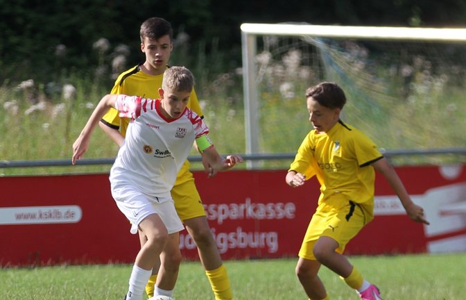 Fussball, Jugend, Enz-Cup 2024, Kornwestheim (gelb), Backnang (weiß), Foto: Dittrich