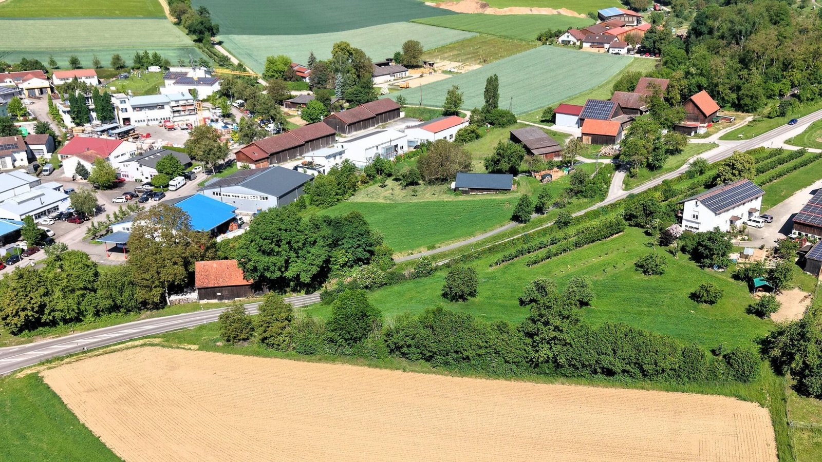 An der Sersheimer Straße am Rand von Oberriexingen sollen ein Supermarkt, eine Bäckerei und Praxisräume entstehen. Doch der bisherige Investor ist raus. Archivfoto: VKZ/Küppers An der Sersheimer Straße am Rand von Oberriexingen sollen ein Supermarkt, eine Bäckerei und Praxisräume entstehen. Doch der bisherige Investor ist raus. Archivfoto: VKZ/Küppers