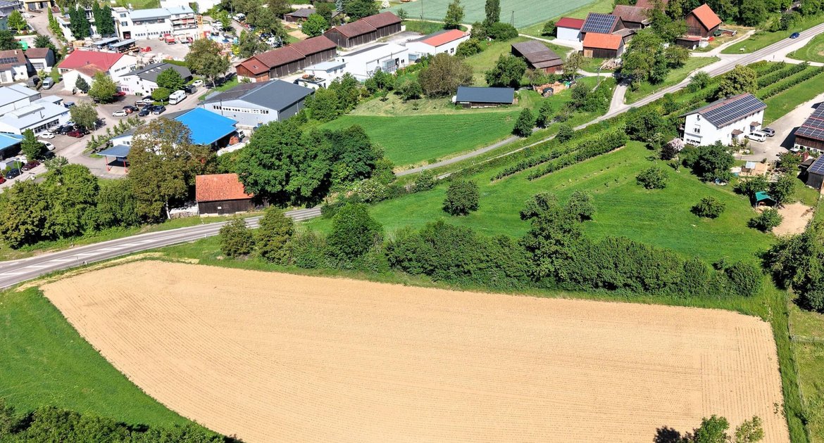 Oberriexingen Steingrube, Standort für neuen Supermarkt Discounter Penny Lebensmittelmarkt und Bäcker an der Straße nach Sersheim mehr oder weniger auf dem braunen Acker, gegenüber Gewerbegebiet Erkerstal, Drohnenbild, Luftbild mit Drohne