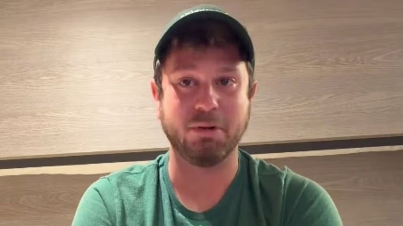 Jake Rosmarin in Quarantäne an Bord der „MV Hondius“.Foto: YT/Screenshot
