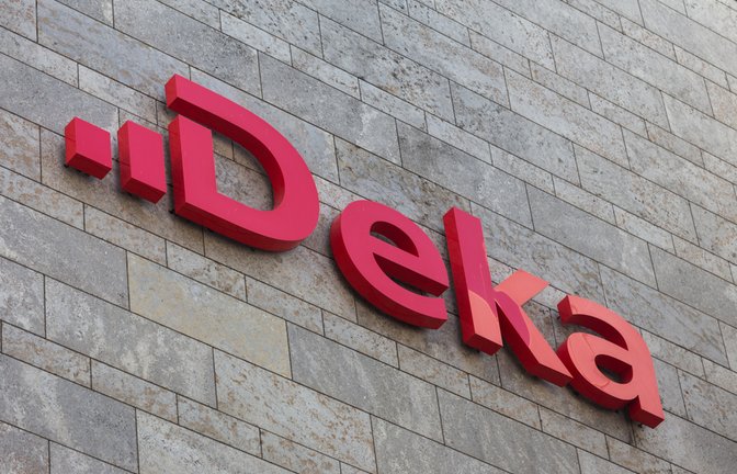 Logo der DekaBank.<span class='image-autor'>Foto: Tobias Arhelger / shutterstock.com</span>