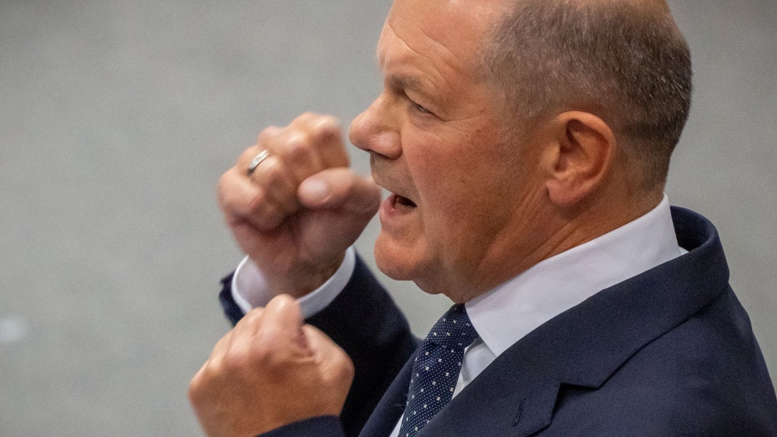 Ein kämpferischer Auftritt im Bundestag: Bundeskanzler Olaf Scholz in der GeneraldebatteFoto: dpa/Michael Kappeler Ein kämpferischer Auftritt im Bundestag: Bundeskanzler Olaf Scholz in der GeneraldebatteFoto: dpa/Michael Kappeler