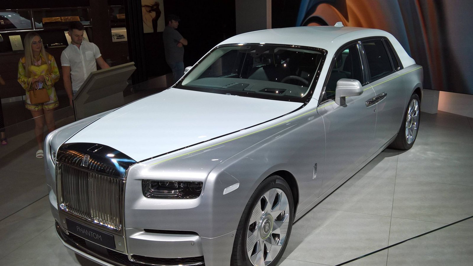 Die Spieler dürfen sich über einen neuen Rolls-Royce „Phantom“ freuen.Foto: IMAGO/Manfred Segerer