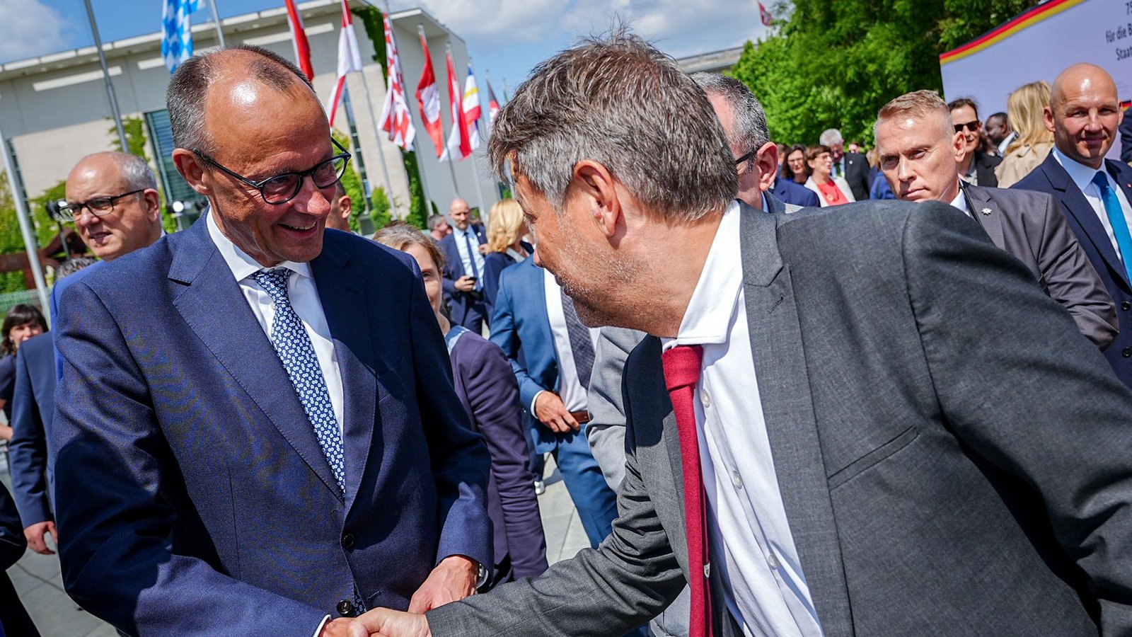 Merz mit Habeck: Außenpolitisch liegen Union und Grüne fast auf einer Linie – doch sonst gibt es Differenzen.Foto: dpa/Kay Nietfeld Merz mit Habeck: Außenpolitisch liegen Union und Grüne fast auf einer Linie – doch sonst gibt es Differenzen.Foto: dpa/Kay Nietfeld