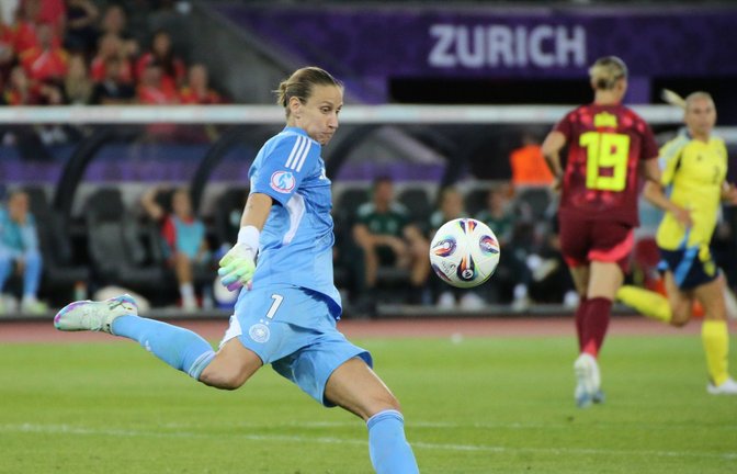 Rettete Deutschland mit ihrer grandiosen Performance ins Halbfinale: Torhüterin Ann-Katrin Berger.<span class='image-autor'>Foto: IMAGO/Jan Huebner</span>