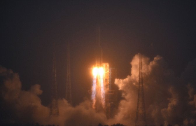 Eine Rakete vom Typ "Langer Marsch-5 Y8" mit dem Raumschiff "Chang'e 6" an Bord startete am 3. Mai auf dem Weltraumbahnhof Wenchang in China.<span class='image-autor'>Foto: Guo Cheng/Xinhua/dpa</span>