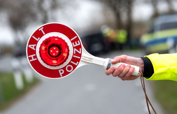 Die Polizei stoppte ein völlig überladenes Auto bei Hockenheim (Symbolfoto)<span class='image-autor'>Foto: Daniel Bockwoldt/dpa/Daniel Bockwoldt</span>