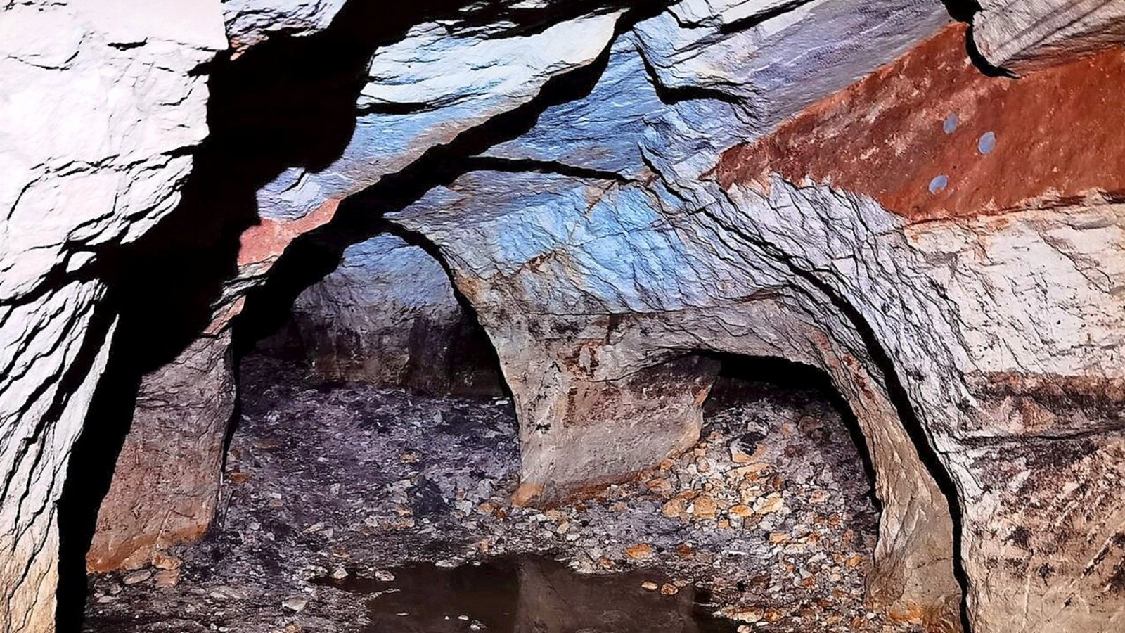 Die wohl letzte Aufnahme aus dem Innern der Bopserhöhlen – das Tiefbauamt hat sie vor dem Verfüllen angefertigt.Foto: Stadt Stuttgart Die wohl letzte Aufnahme aus dem Innern der Bopserhöhlen – das Tiefbauamt hat sie vor dem Verfüllen angefertigt.Foto: Stadt Stuttgart