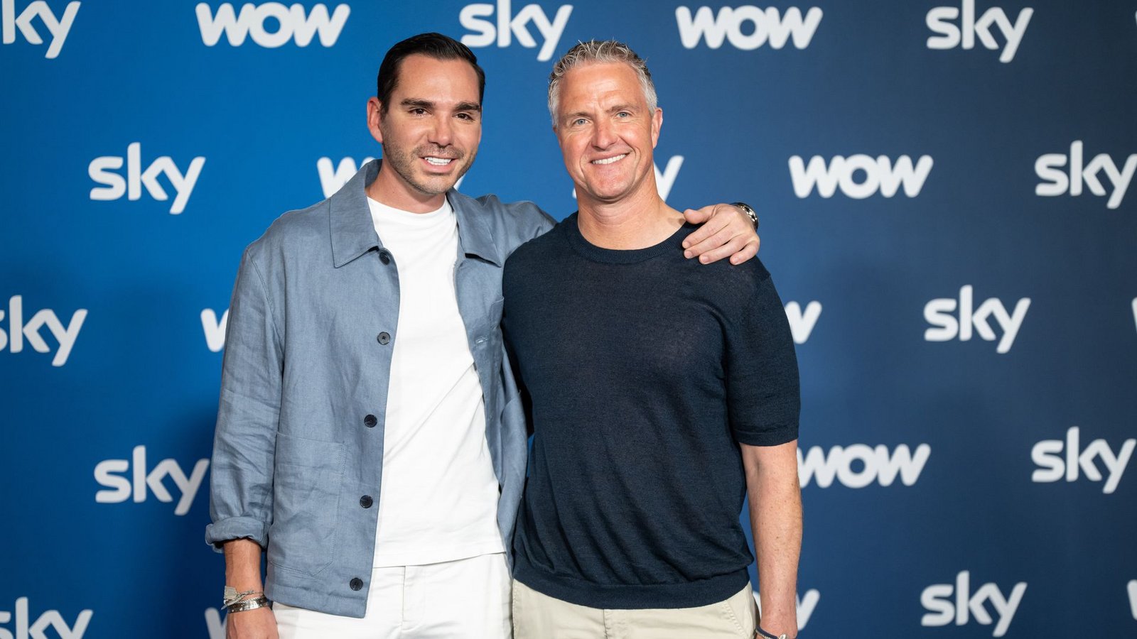 Der ehemalige Formel-1-Pilot Ralf Schumacher (50, rechts) und sein Partner Étienne Bousquet-Cassagne (36) heiraten und lassen sich dabei von der Kamera begleiten.Foto: Lukas Barth-Tuttas/dpa Der ehemalige Formel-1-Pilot Ralf Schumacher (50, rechts) und sein Partner Étienne Bousquet-Cassagne (36) heiraten und lassen sich dabei von der Kamera begleiten.Foto: Lukas Barth-Tuttas/dpa