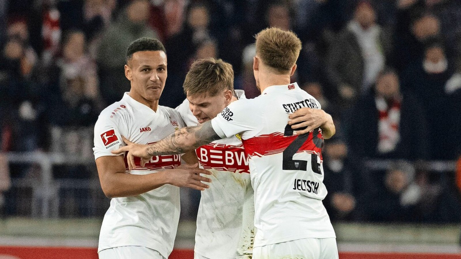 Jung, dynamisch, schnell und konsequent: der juvenile Dreierriegel des VfB StuttgarFoto: /Wolfgang Frank
